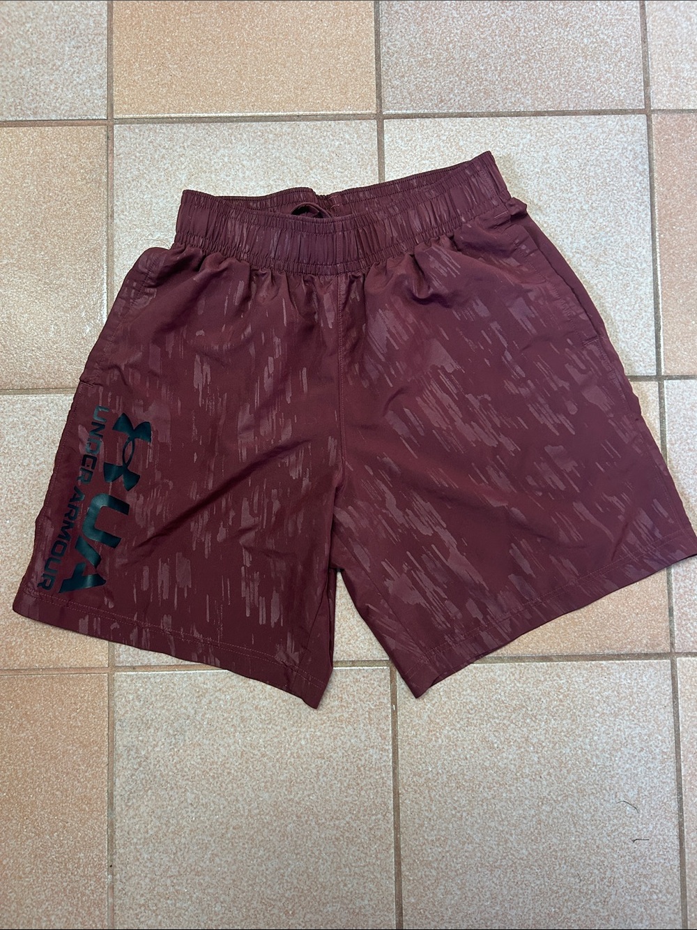 Under Armour Men's Maroon Athletic Shorts with Logo